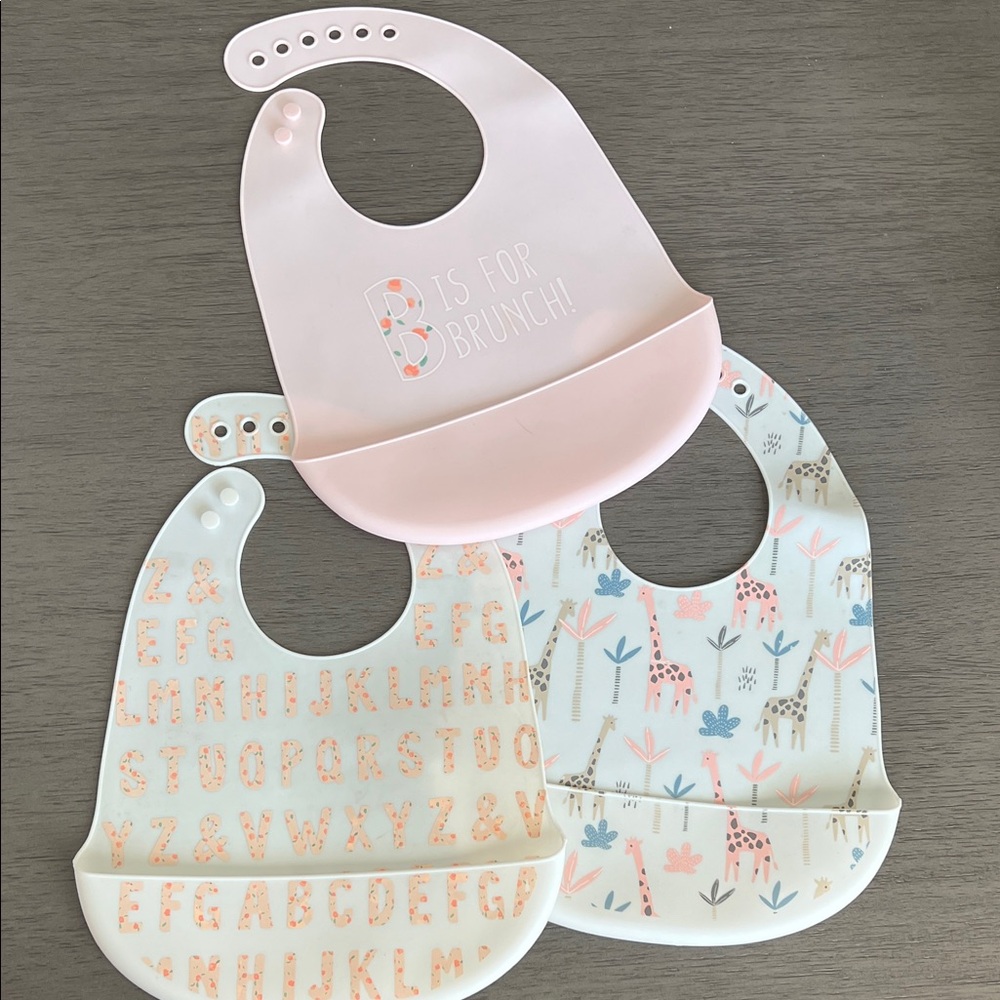 Like new. Silicone Bib Set with Alphabet and Animal Designs